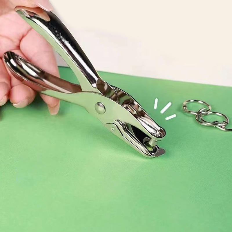 Pinza perforatrice manuale in  - Paper Punch 3 Hole recensione e prezzo